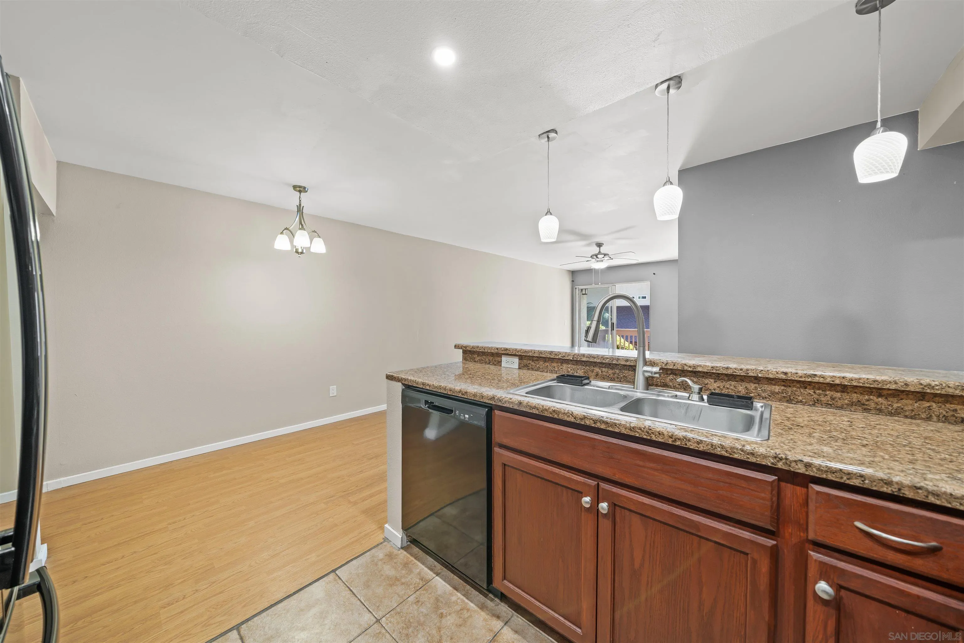 Photo #6: 260012578 Listing: Photo #6