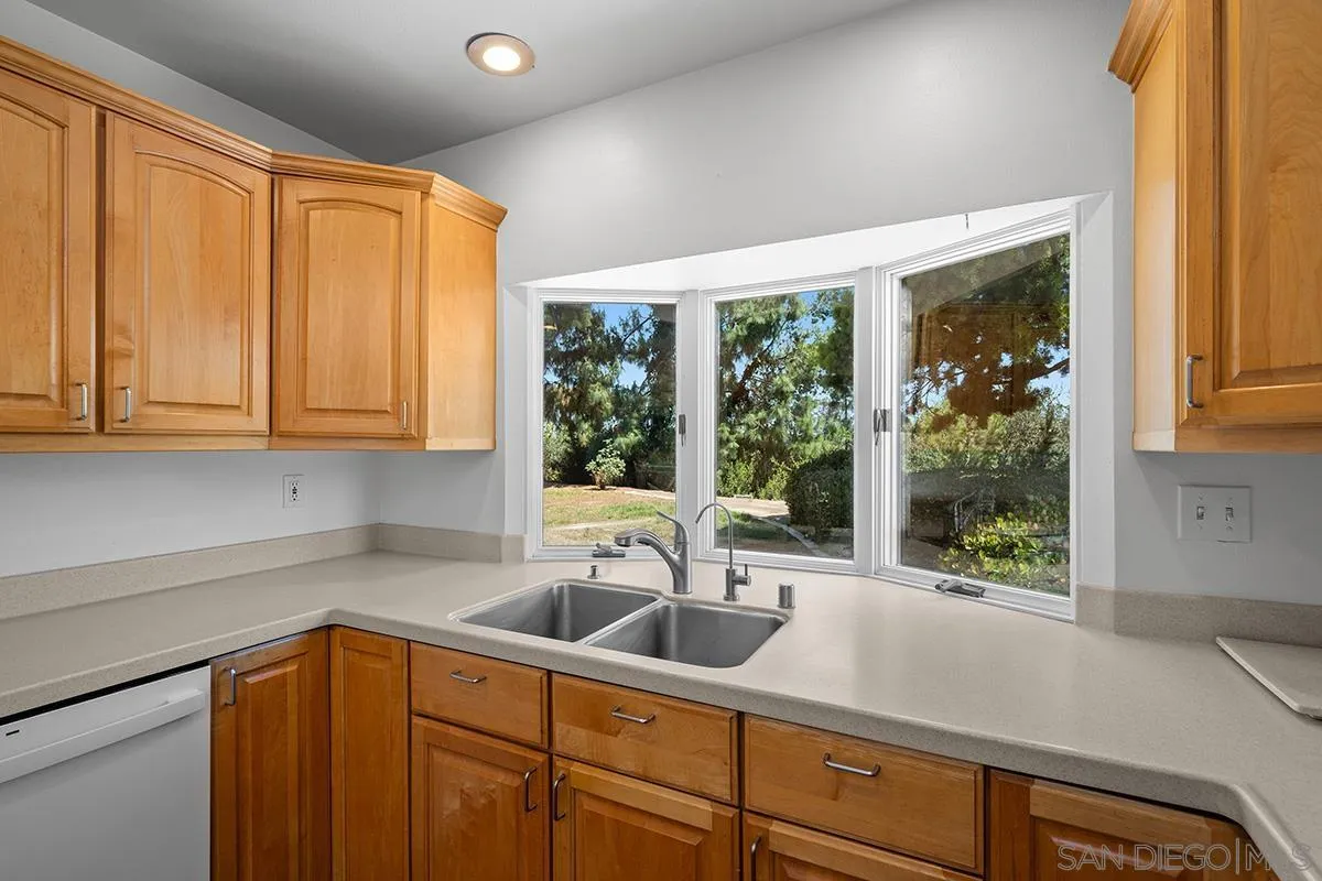 https://cdn.realtyfeed.com/cdn/127/260012580/6a02db4207c317efcad54c9a4166caee.webp