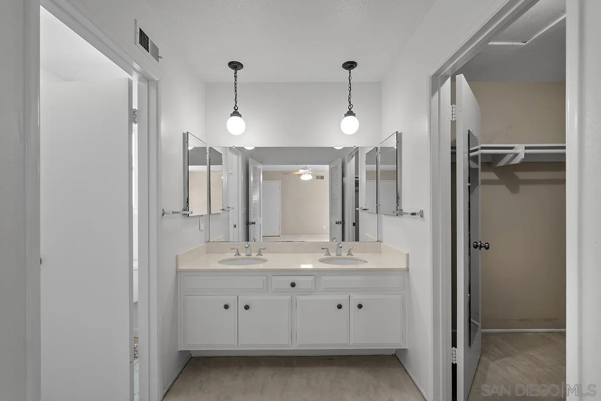 https://cdn.realtyfeed.com/cdn/127/260012580/9452f53ce57d302c11a82cd3d8915910.webp