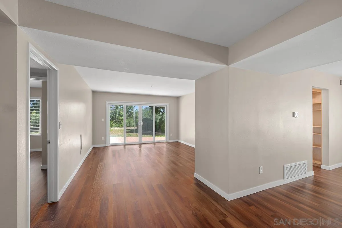 https://cdn.realtyfeed.com/cdn/127/260012580/f081cad5ac200050ae9194529f21d2c6.webp