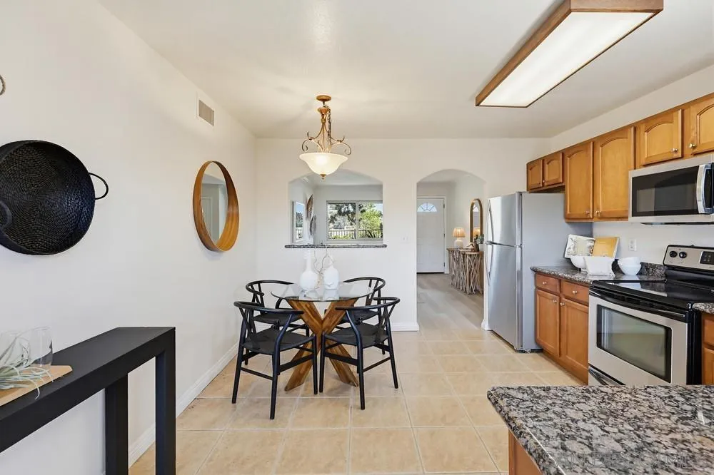 Photo #8: 260012584 Listing: Photo #8