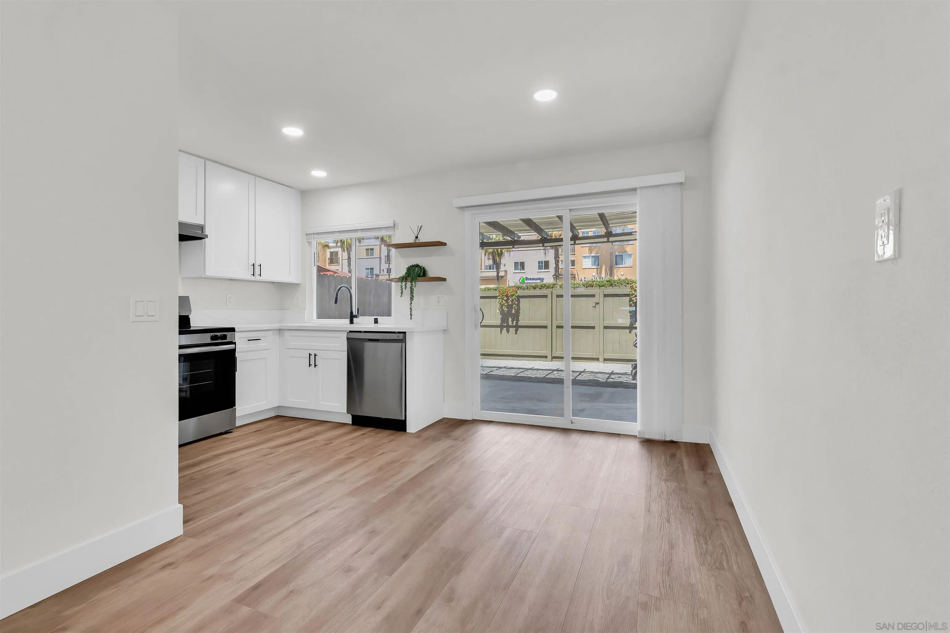 https://cdn.realtyfeed.com/cdn/127/260012586/3bcb37becd1ee25fd29e75e010ea1b77.webp