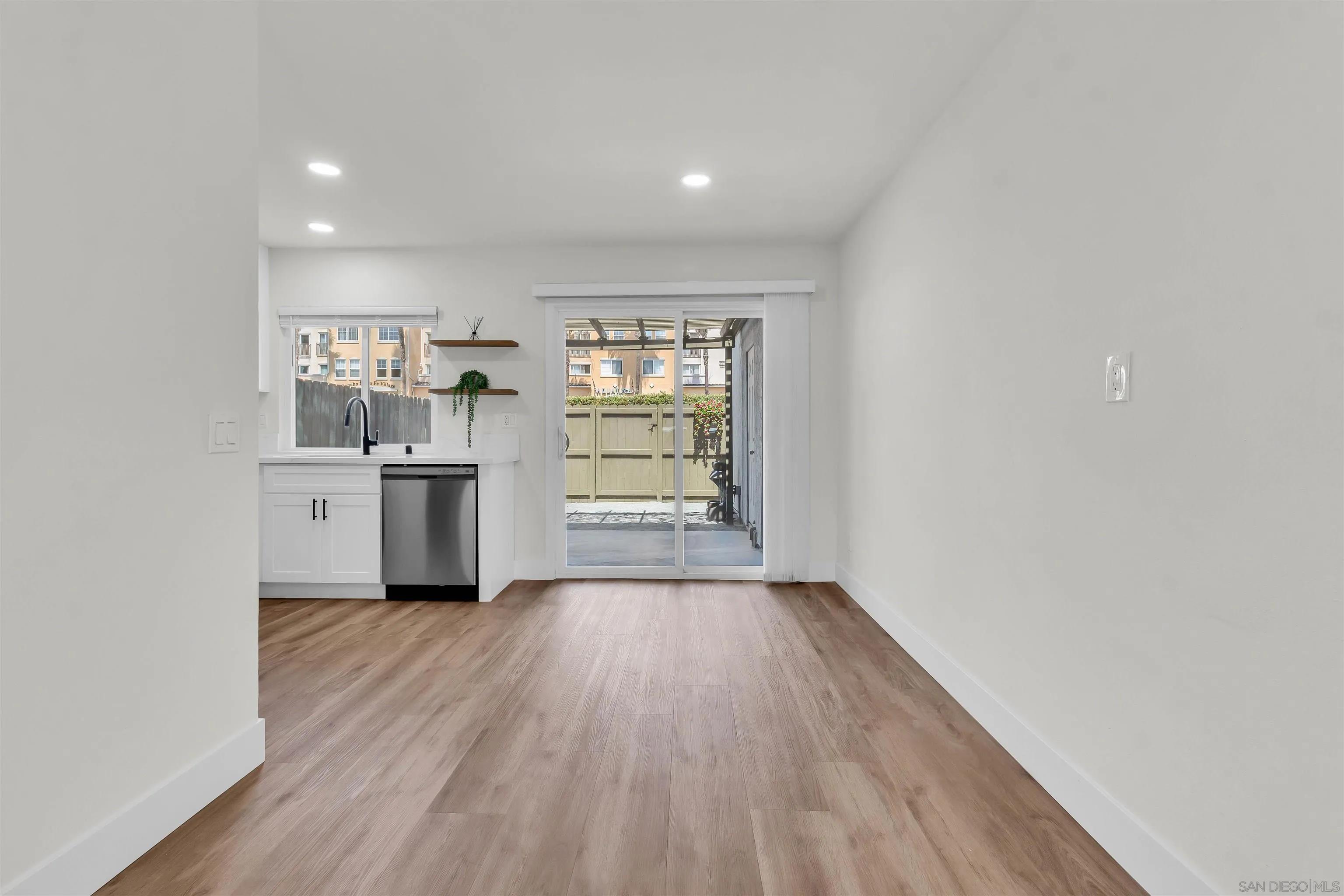 Photo #6: 260012586 Listing: Photo #6