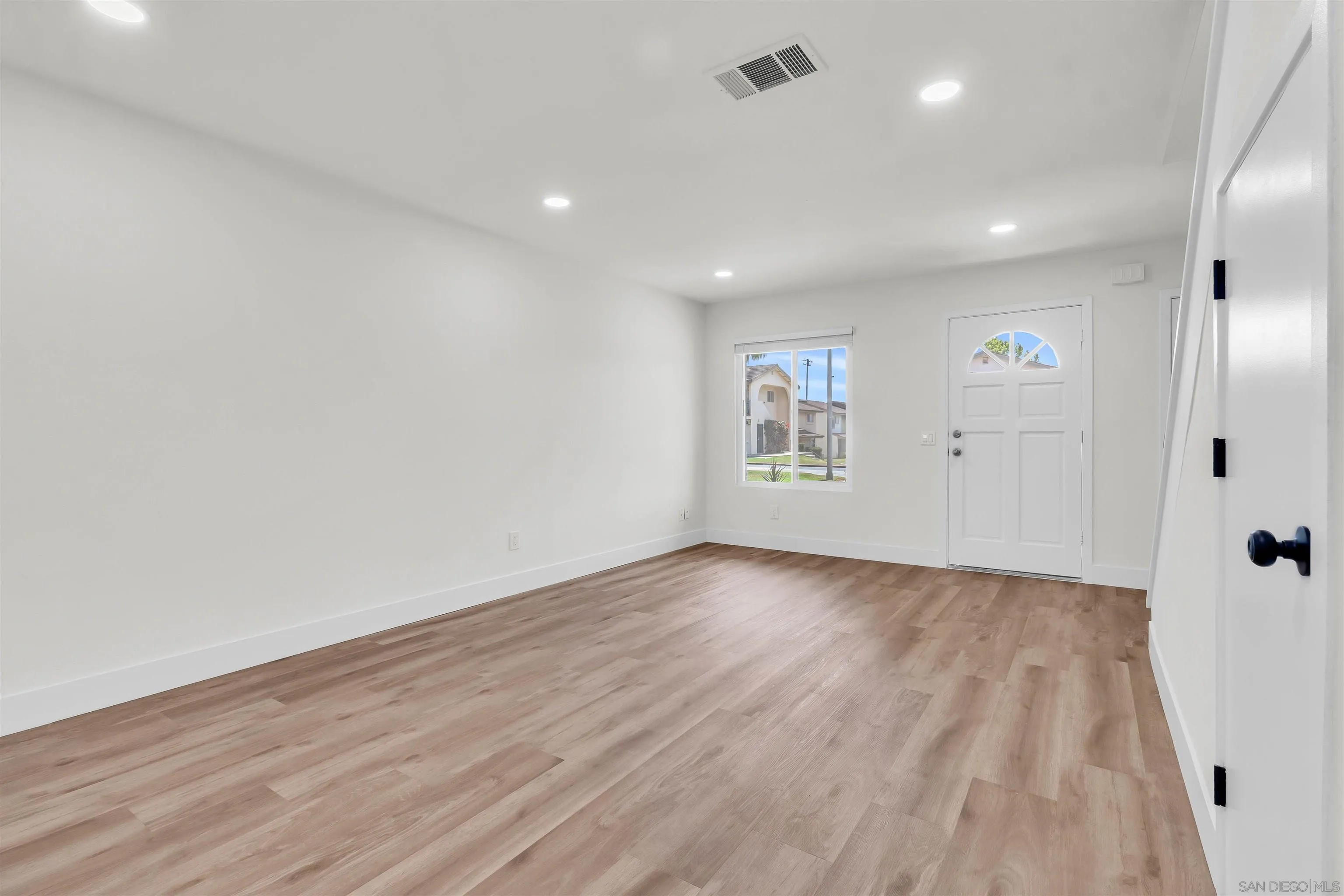 Photo #8: 260012586 Listing: Photo #8