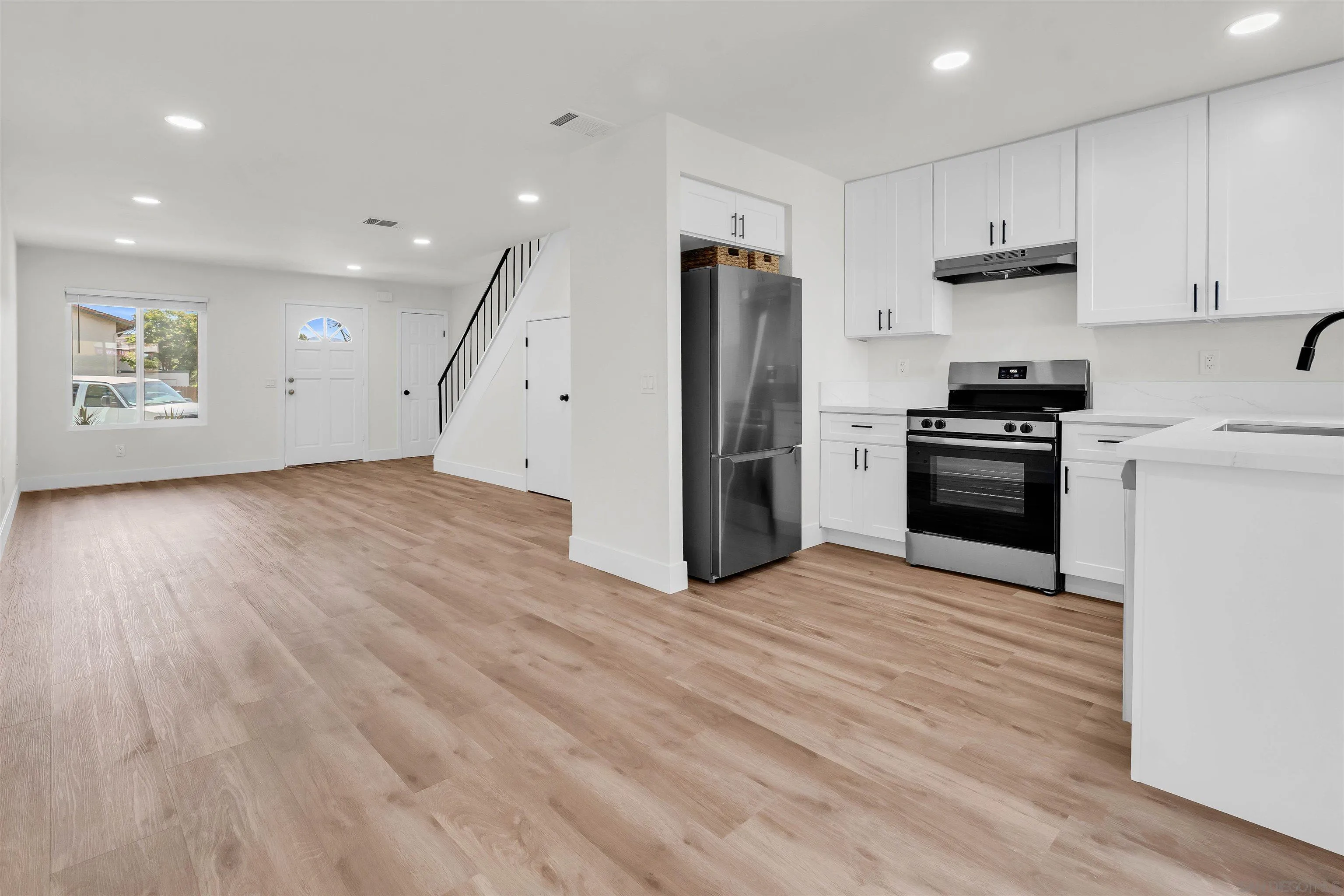 Photo #3: 260012586 Listing: Photo #3