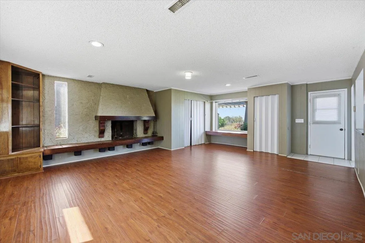 https://cdn.realtyfeed.com/cdn/127/260012587/5809fa86f5234a212c4df24ab9b9b063.webp
