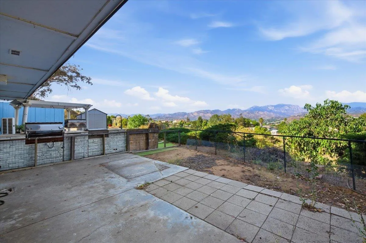 https://cdn.realtyfeed.com/cdn/127/260012587/584976409725abff171680f4c0e2074b.webp