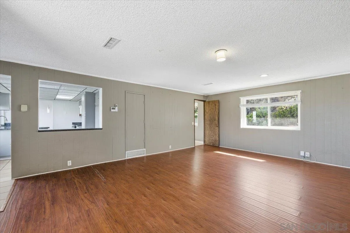 https://cdn.realtyfeed.com/cdn/127/260012587/c8ad25b8cea53768c7f2690655dd2dec.webp