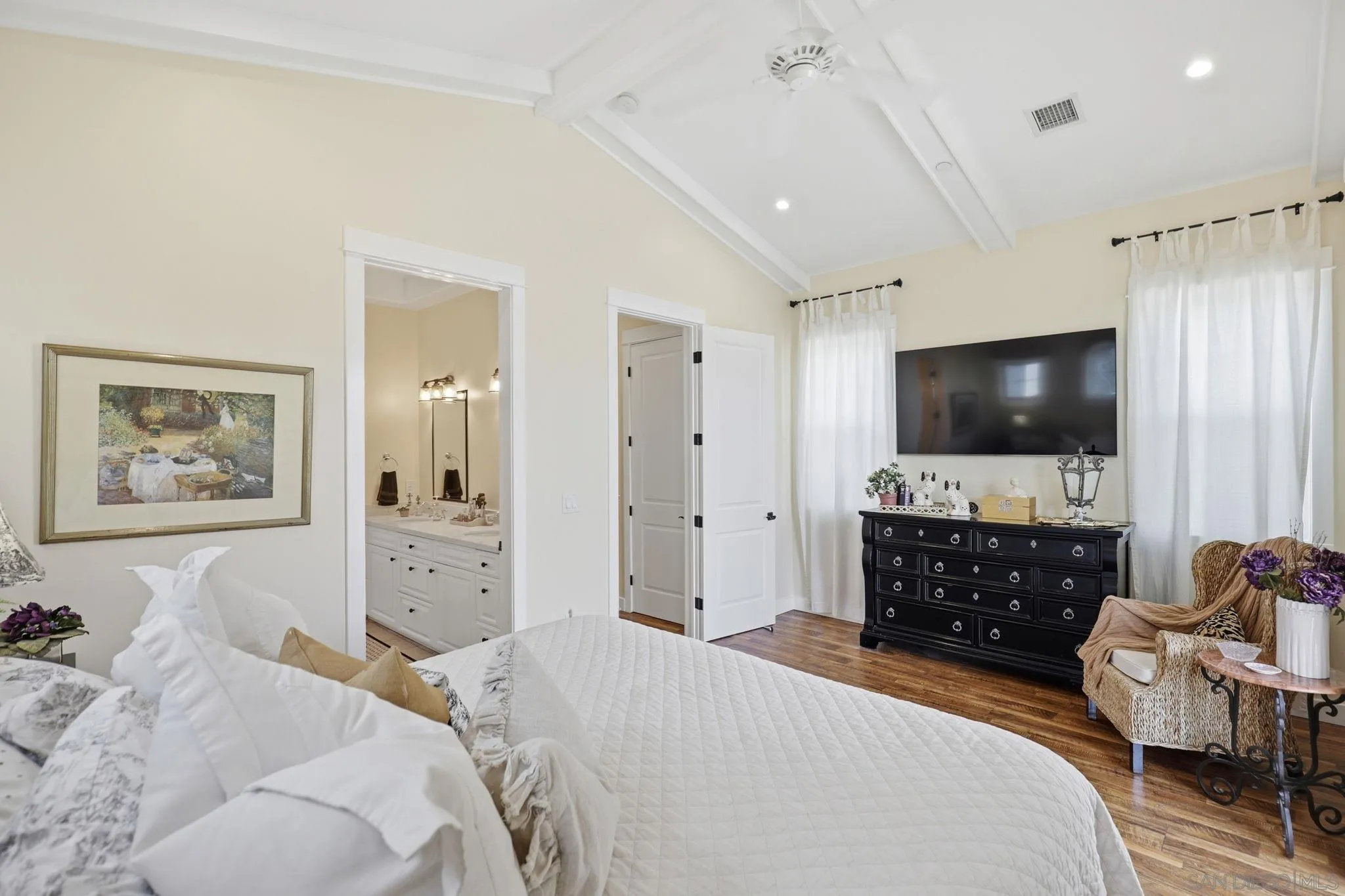https://cdn.realtyfeed.com/cdn/127/260012589/7aec7dd5ae8786f34654563519ad1199.webp