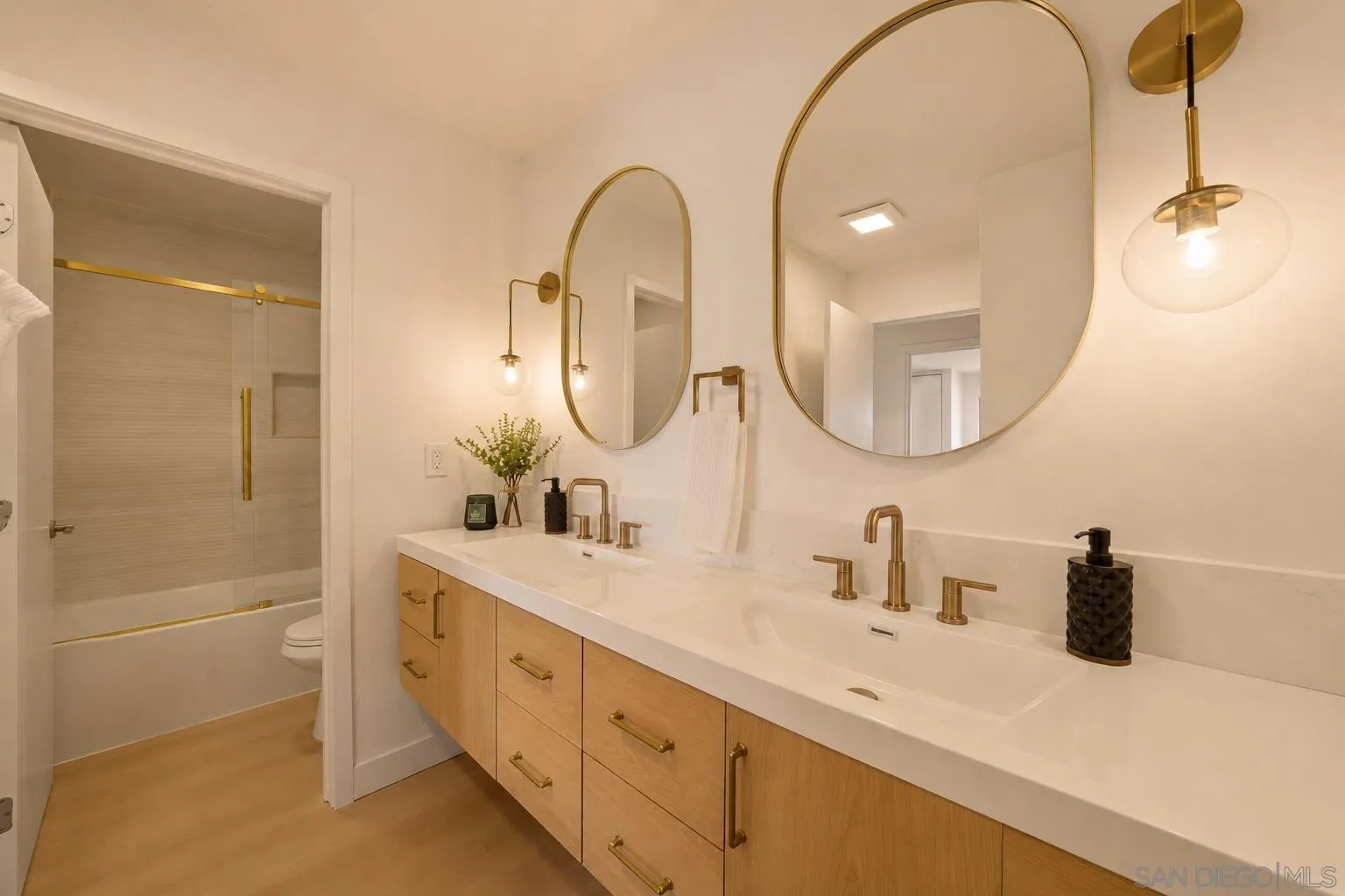 https://cdn.realtyfeed.com/cdn/127/260012591/4c6d885db9ee4f62261c818def5b4114.webp