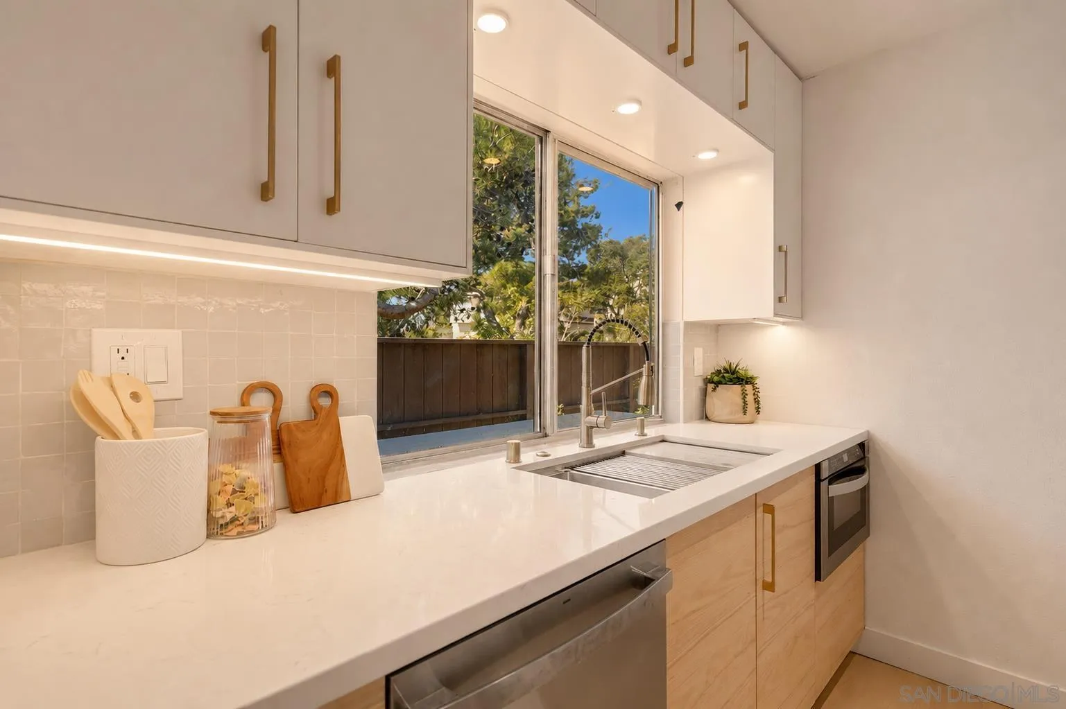 https://cdn.realtyfeed.com/cdn/127/260012591/7248af6b6db24e08610edb23779c3d91.webp