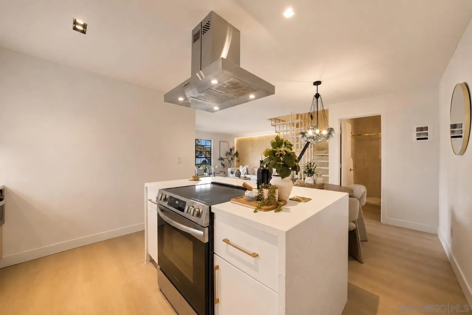 https://cdn.realtyfeed.com/cdn/127/260012591/d4b7e2622210fc919b766b499d26a60f.webp