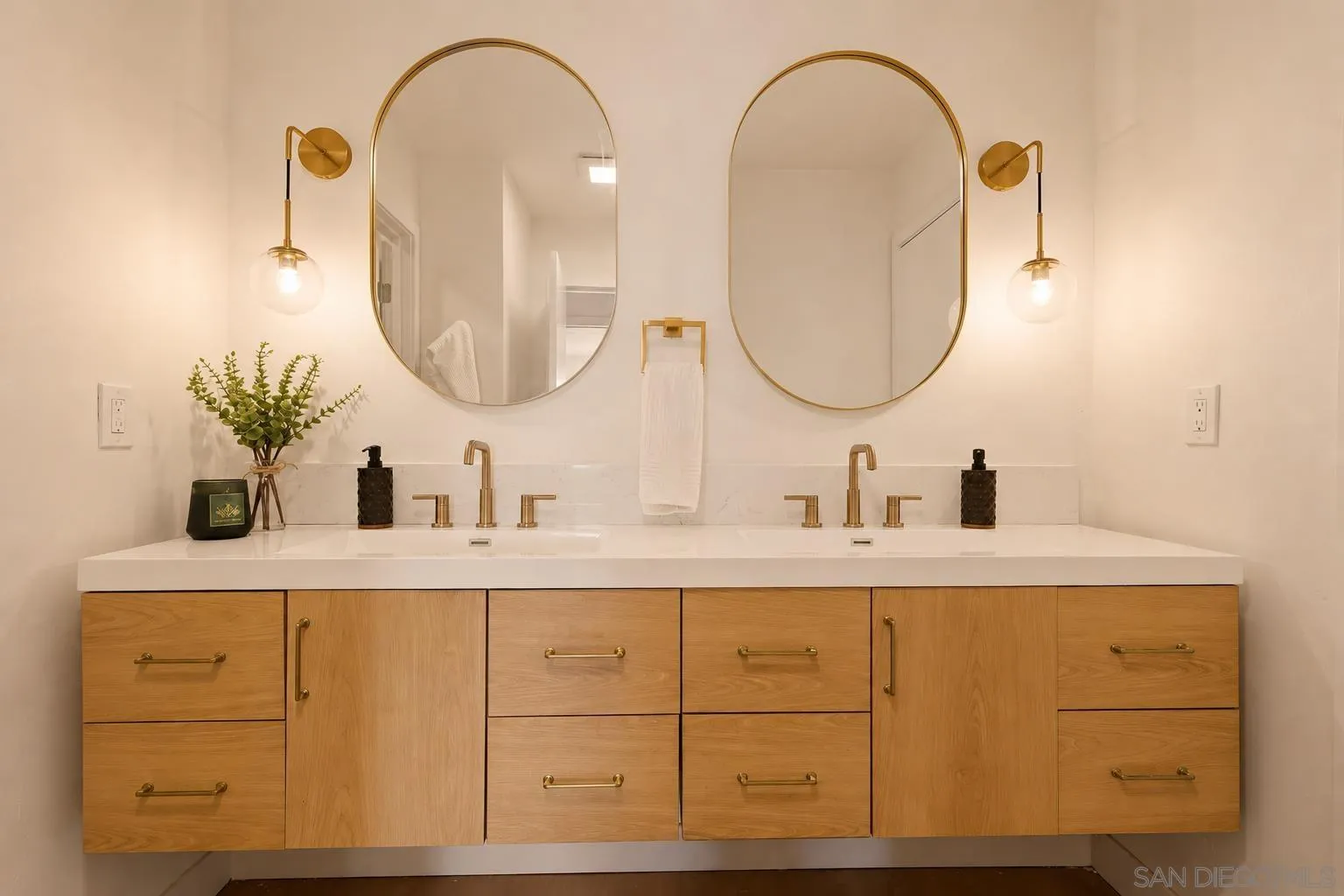 https://cdn.realtyfeed.com/cdn/127/260012591/db7c98c8747b56430d69e6dcffc52063.webp