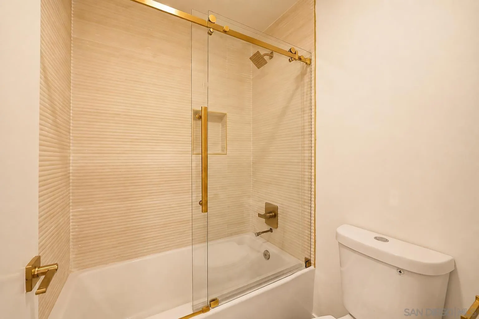 https://cdn.realtyfeed.com/cdn/127/260012591/ec7eca329bbc3f707161e2c5120b922c.webp