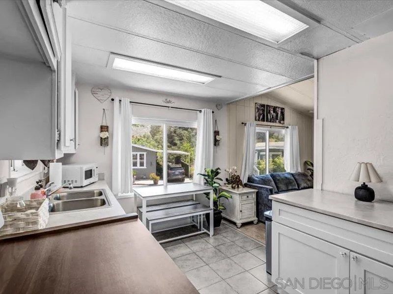 https://cdn.realtyfeed.com/cdn/127/260012592/5082be04e40ddd75ea3f92b552eb0415.webp