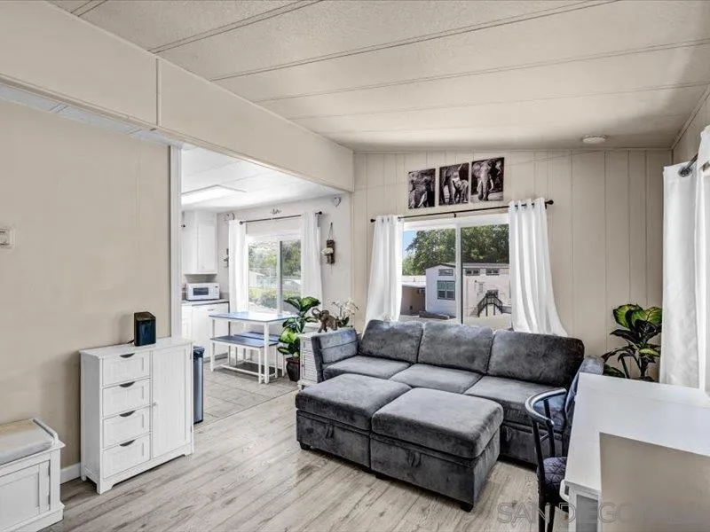 https://cdn.realtyfeed.com/cdn/127/260012592/9054ab81008c2e947e39b2201f114ae7.webp
