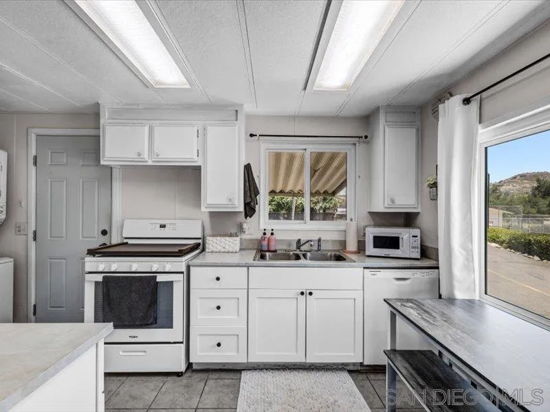 https://cdn.realtyfeed.com/cdn/127/260012592/9409a9372a1c5664bdfd0d530fa75e24.webp