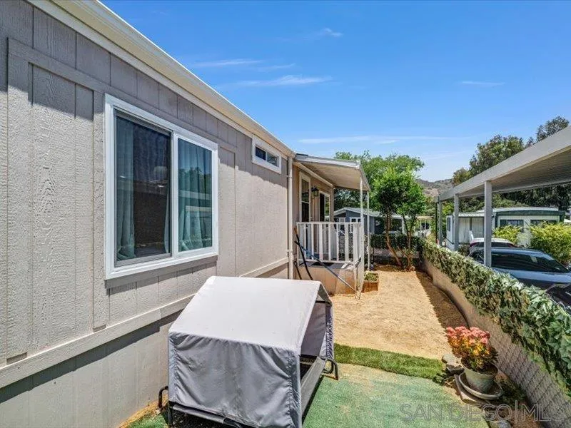 https://cdn.realtyfeed.com/cdn/127/260012592/efd95f4a1250e89cf58dafc373efa7a1.webp