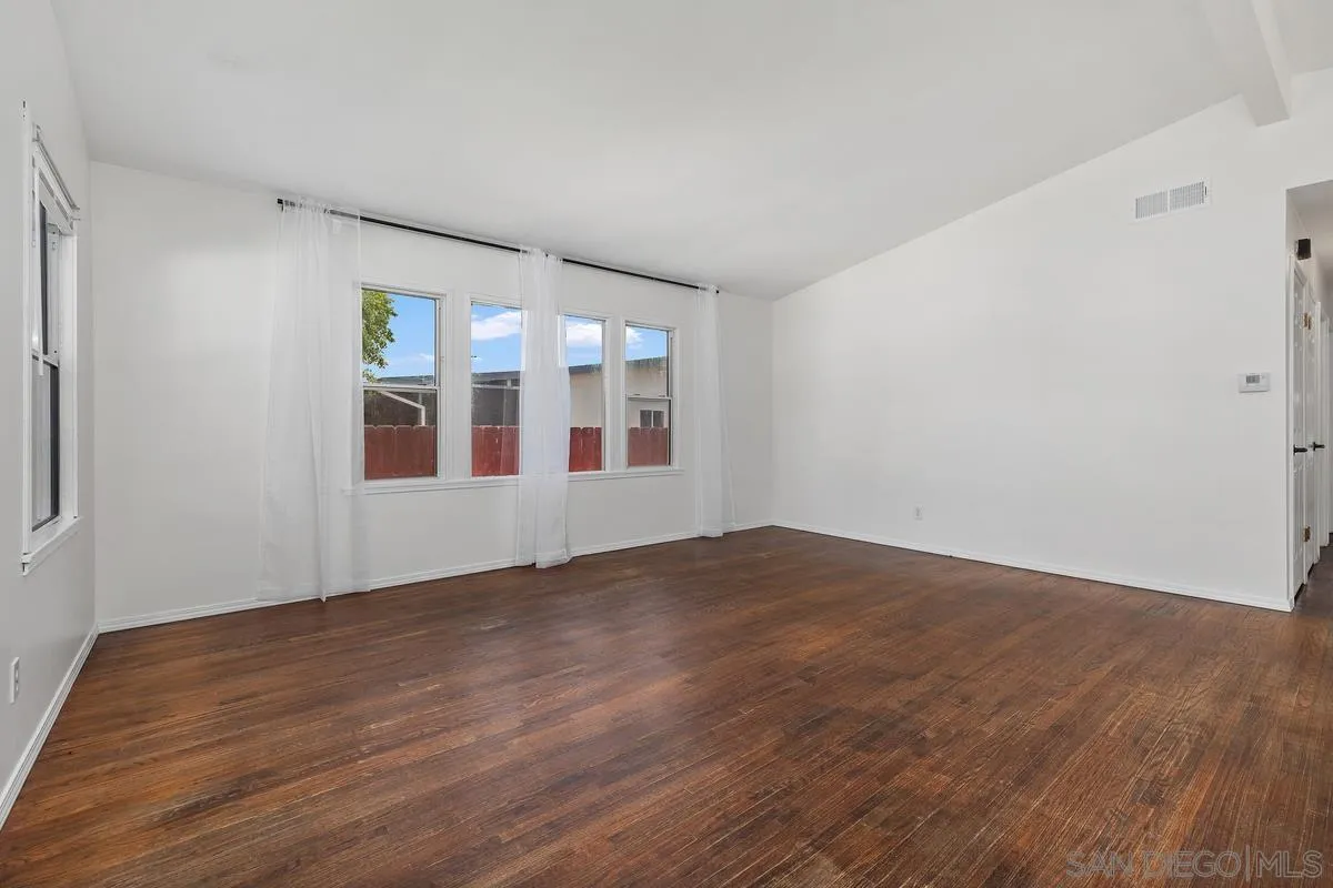 https://cdn.realtyfeed.com/cdn/127/260012593/b48fc20a37d5e943811c10e24a977db2.webp