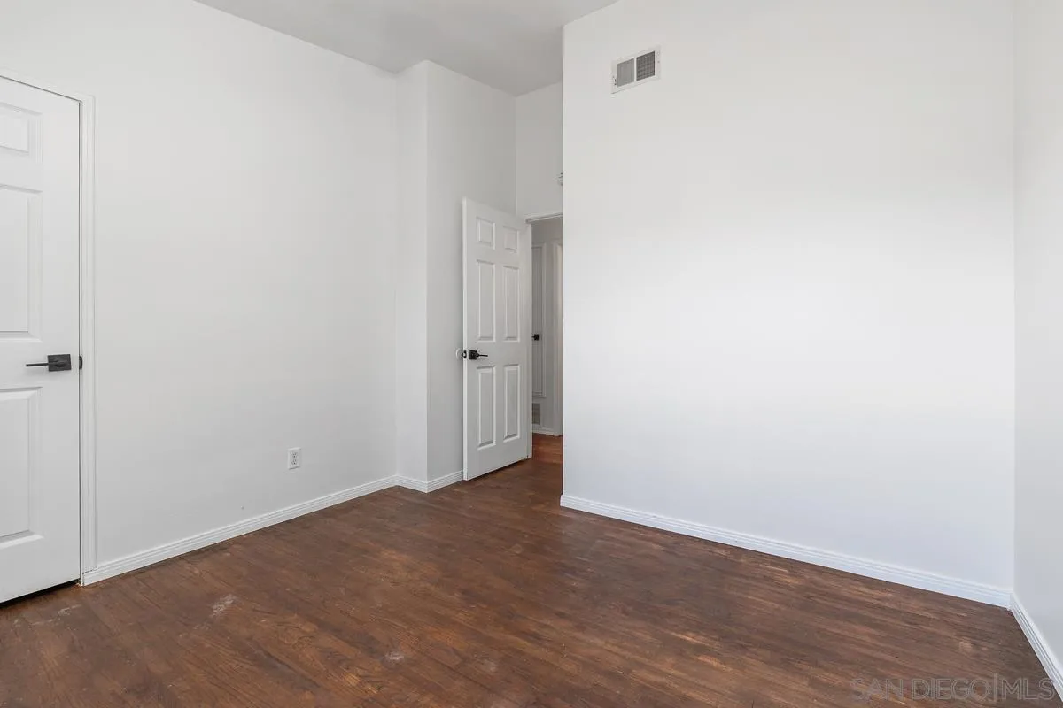 https://cdn.realtyfeed.com/cdn/127/260012593/c265601db60040c70c82635990aea8cb.webp