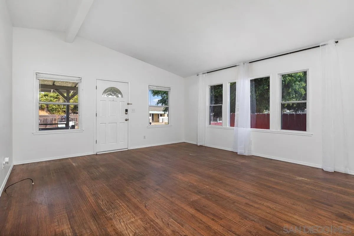 https://cdn.realtyfeed.com/cdn/127/260012593/e5cc23b557bc03e0a4ccecc5e25b5a14.webp