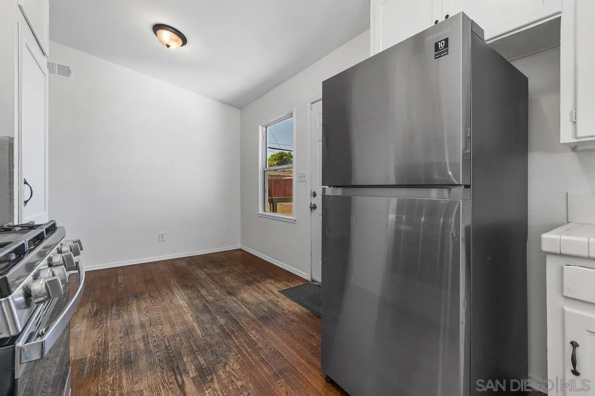 https://cdn.realtyfeed.com/cdn/127/260012593/fe2f43bee636659d37952029f2d8b969.webp