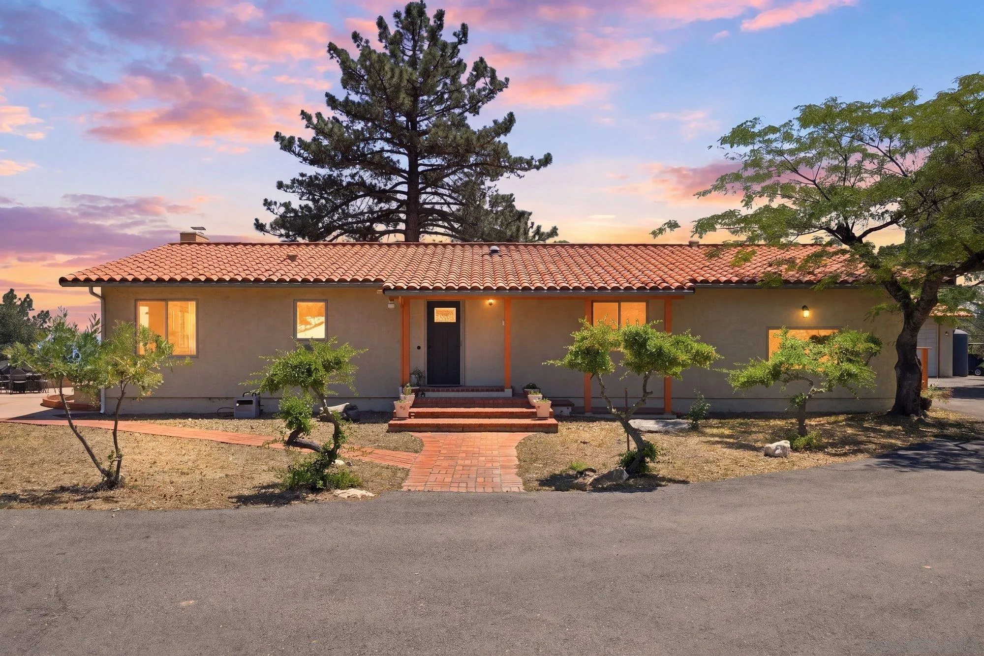 https://cdn.realtyfeed.com/cdn/127/260012596/00cbafa03f2dcc91080bf632c0ca6aab.webp