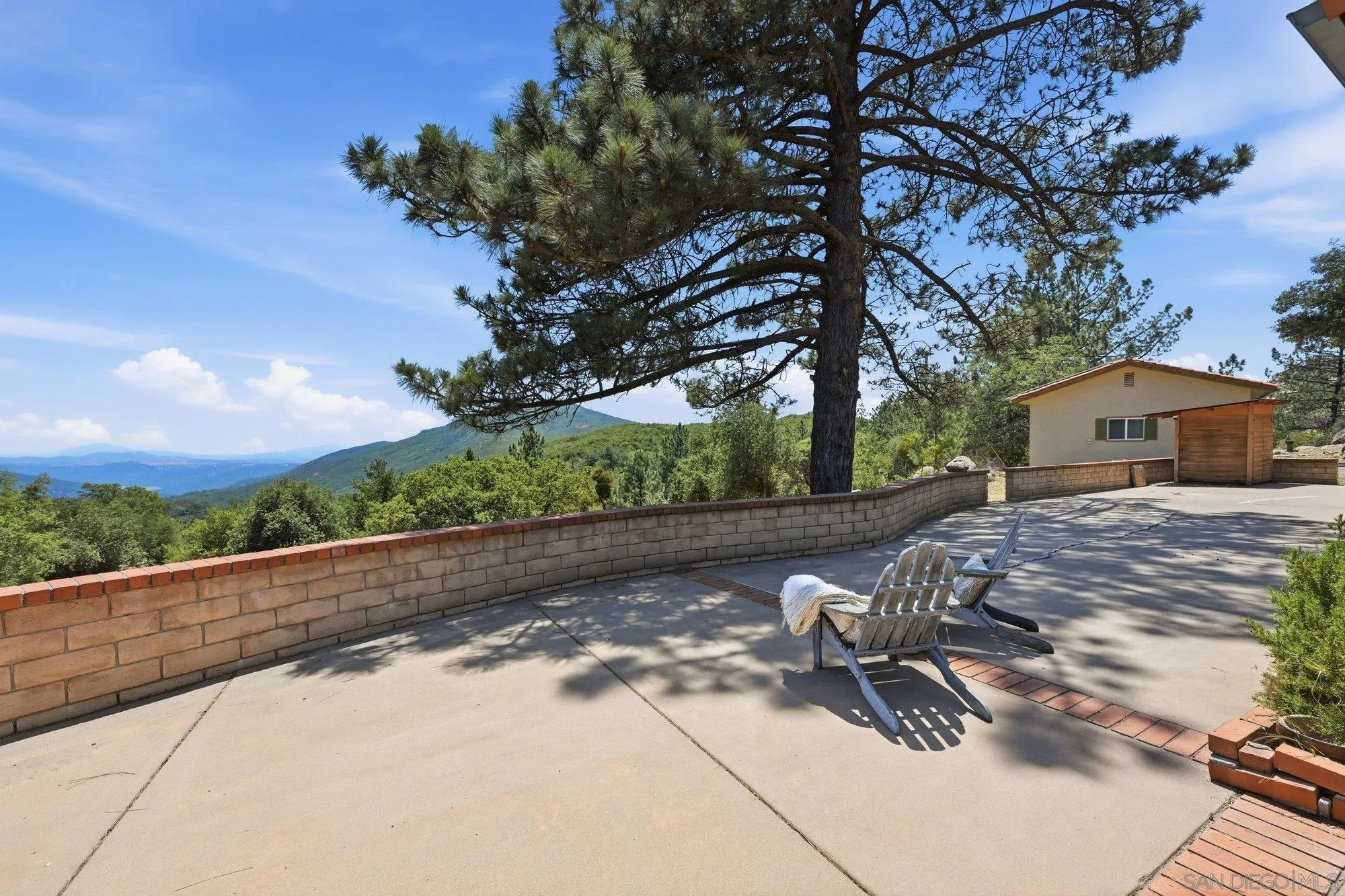 https://cdn.realtyfeed.com/cdn/127/260012596/07f04198f709944b83202628b40076a9.webp