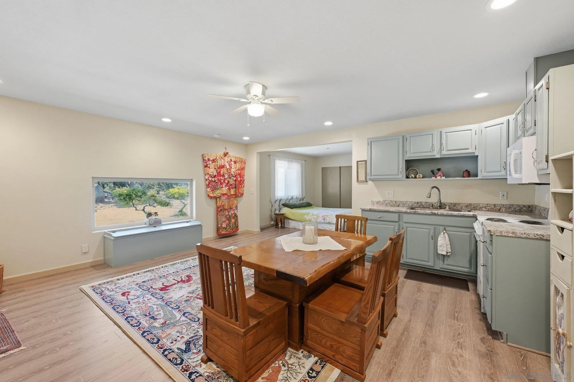https://cdn.realtyfeed.com/cdn/127/260012596/0839bc63a7000d770f97b8a93f7f4a80.webp