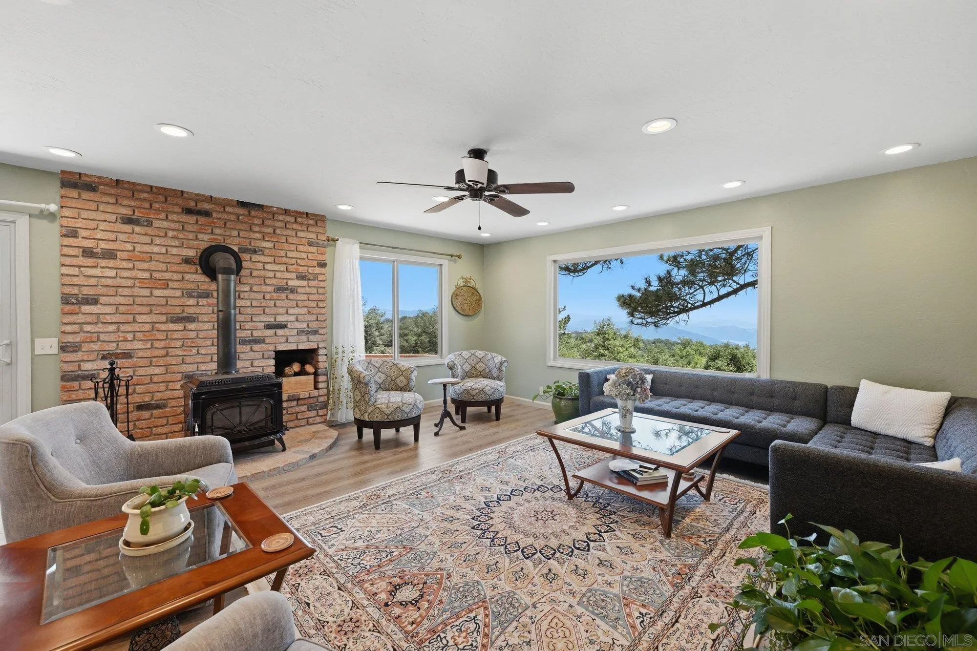 https://cdn.realtyfeed.com/cdn/127/260012596/35e7b72aa74af5eba19a15e1d3a31fe6.webp