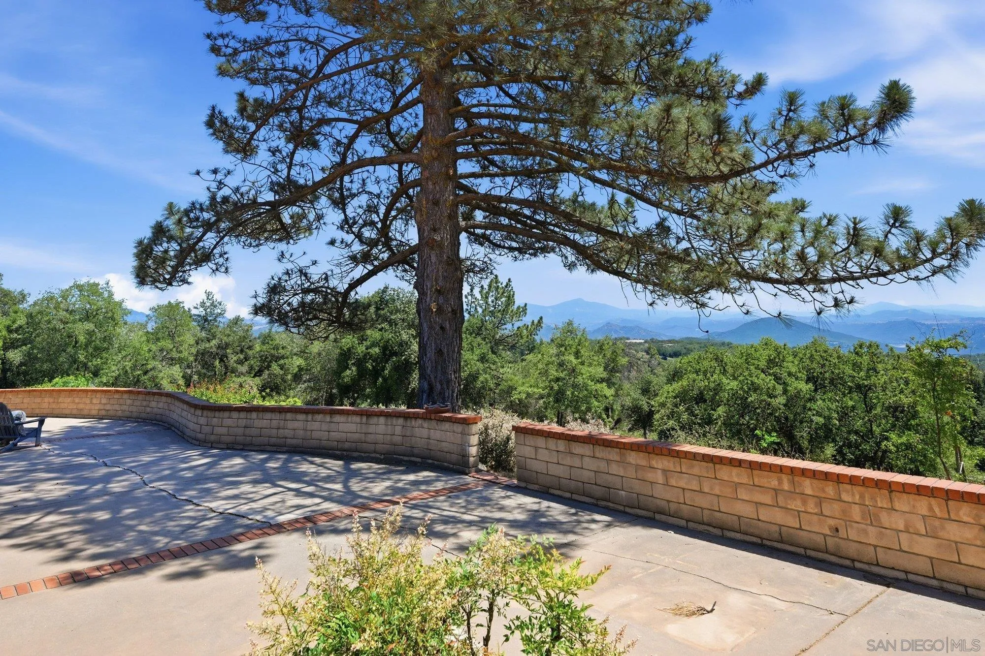 https://cdn.realtyfeed.com/cdn/127/260012596/5ad35e44675ad8469280aa39eae4a26d.webp