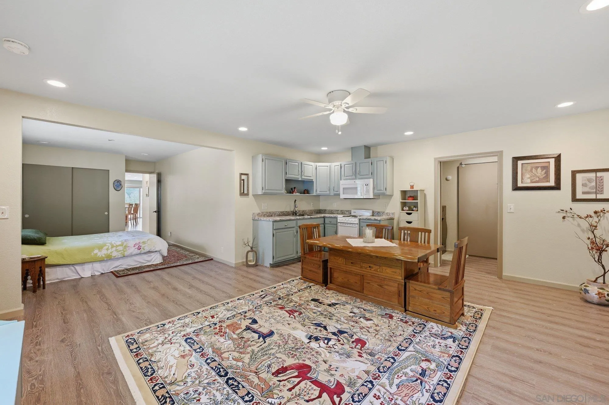 https://cdn.realtyfeed.com/cdn/127/260012596/80bf61f92f643a3ccf887d1516db20ff.webp