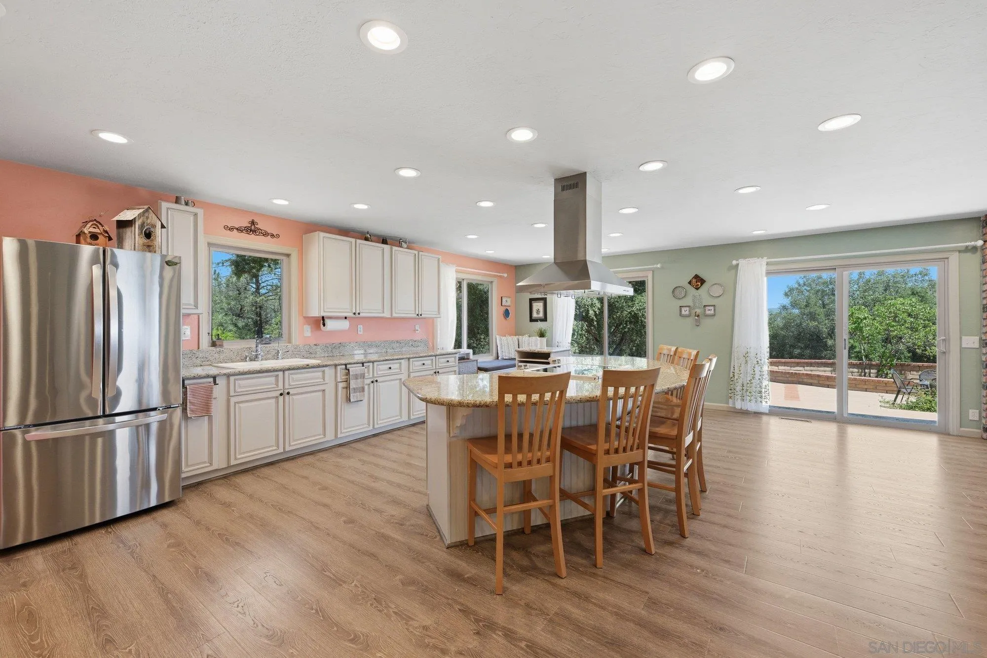 https://cdn.realtyfeed.com/cdn/127/260012596/c7bfcc3f02b2461779f07f023311ee2b.webp
