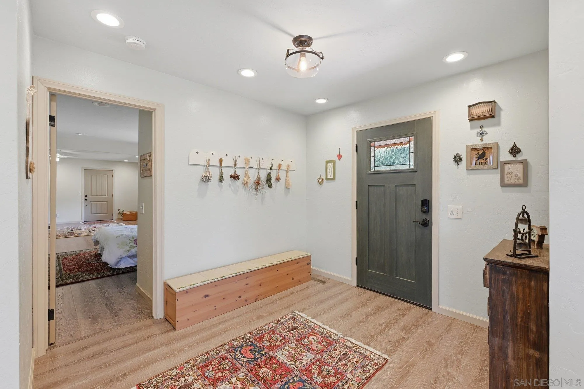 https://cdn.realtyfeed.com/cdn/127/260012596/f73973d1baa428ab409e3b333dbd0268.webp