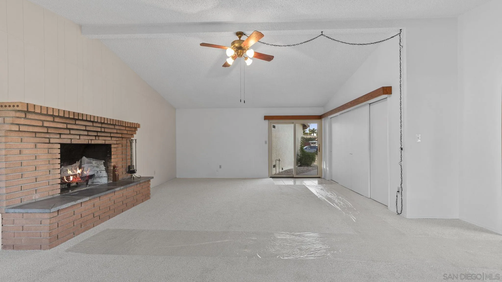 https://cdn.realtyfeed.com/cdn/127/260012606/29cd267b6523e549003a99998830e689.webp