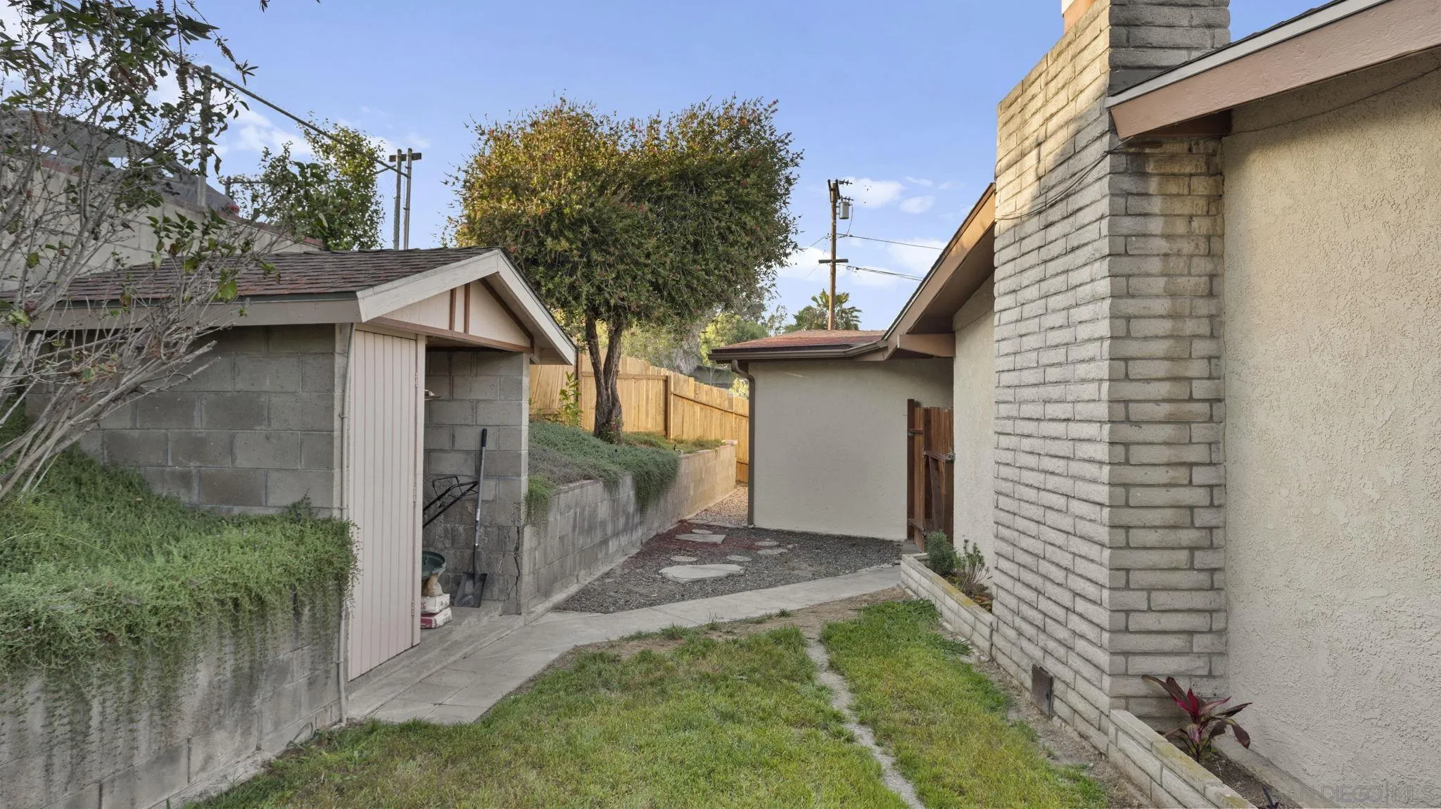 https://cdn.realtyfeed.com/cdn/127/260012606/45acf9ce5f67a2b52bd0a1139e70f5e8.webp