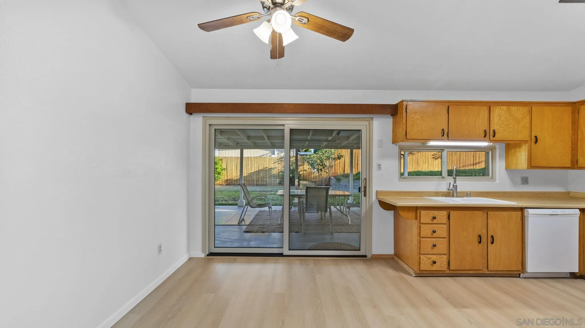 https://cdn.realtyfeed.com/cdn/127/260012606/69ea3d7f1a39498d9f5f7d2bfe84b42a.webp