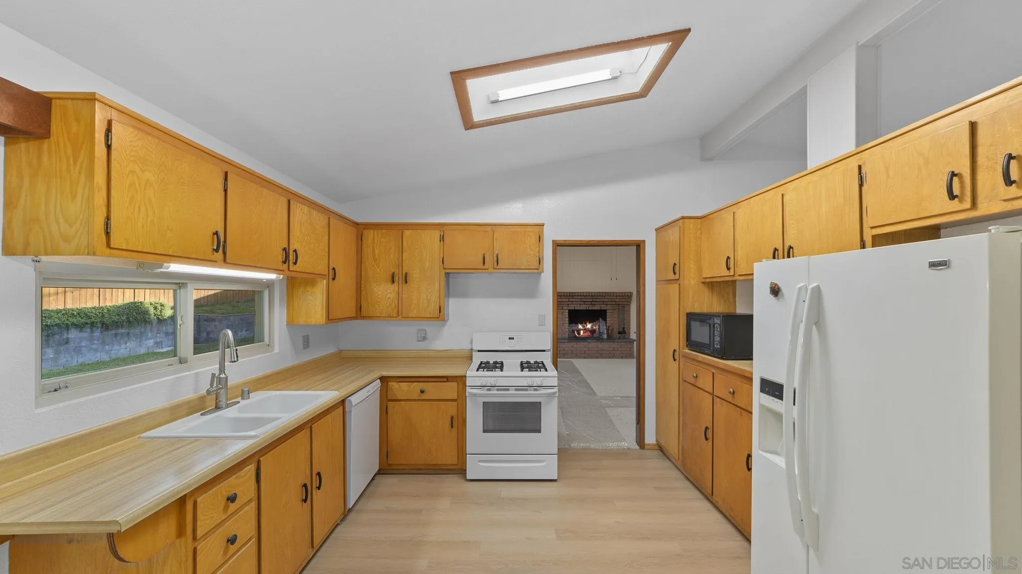 https://cdn.realtyfeed.com/cdn/127/260012606/6edce77f7daa7bd9d7d5cf7b38ab3203.webp
