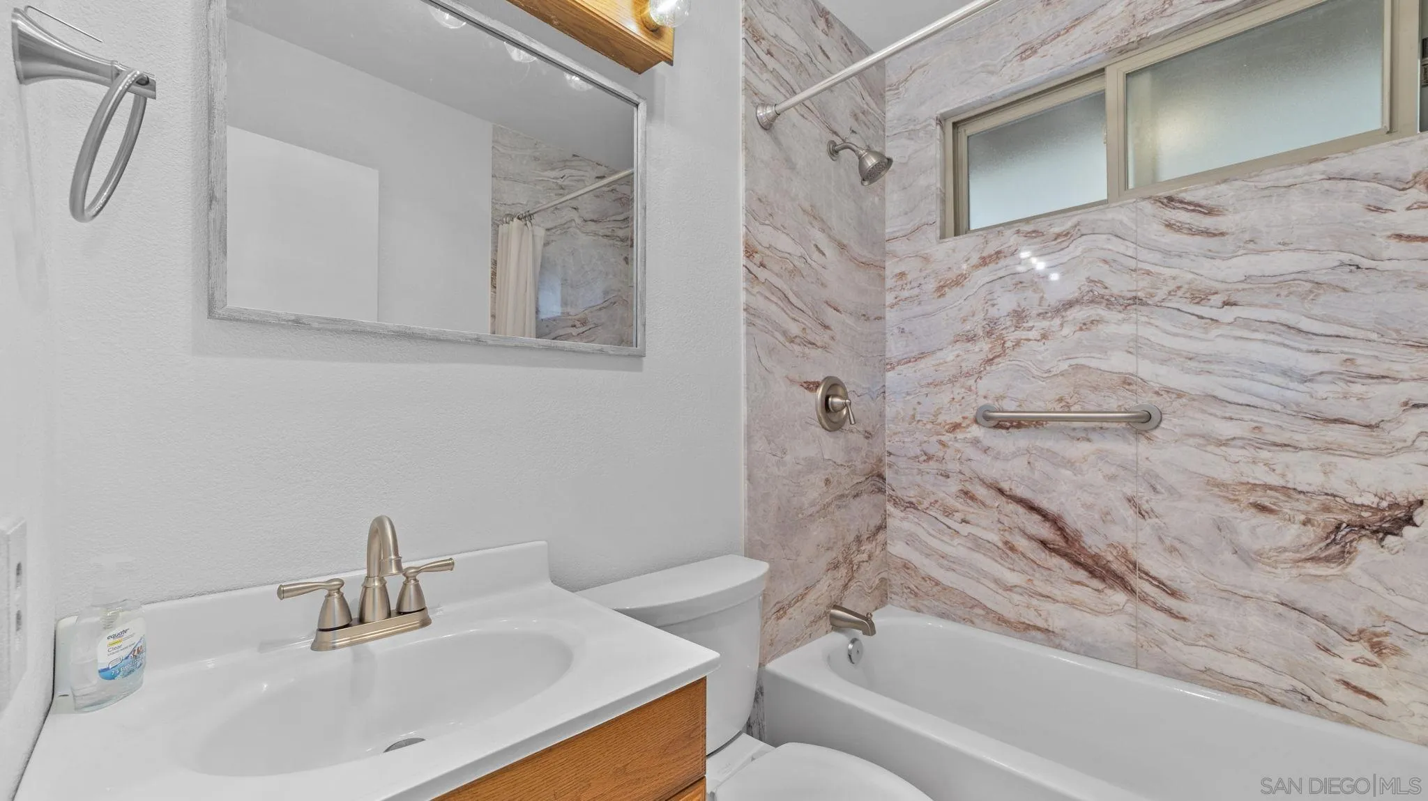 https://cdn.realtyfeed.com/cdn/127/260012606/7b11e1f627ab32777351cf75e4e364f6.webp