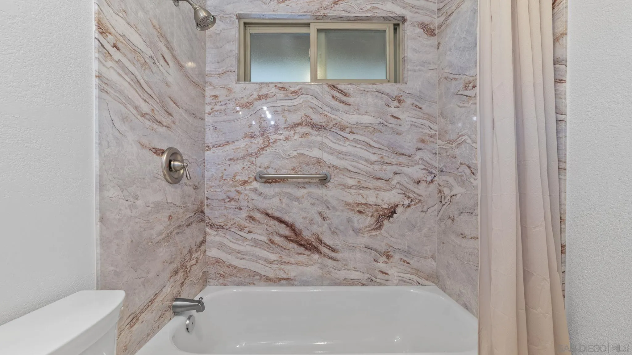 https://cdn.realtyfeed.com/cdn/127/260012606/8336d202a9d03af50e423b3693b67f7b.webp