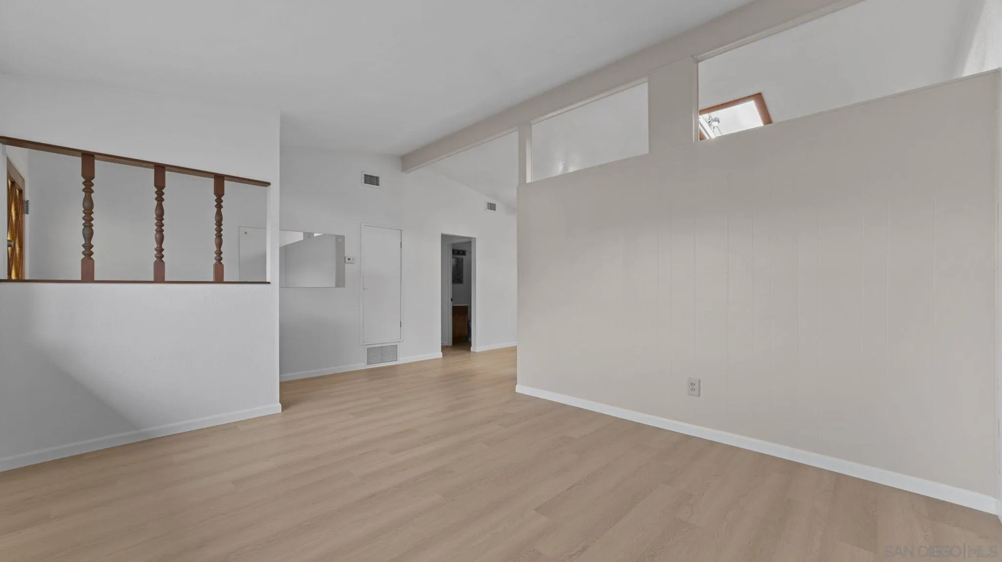 https://cdn.realtyfeed.com/cdn/127/260012606/9bdf23e0adaaa59fa50b25084981e78b.webp