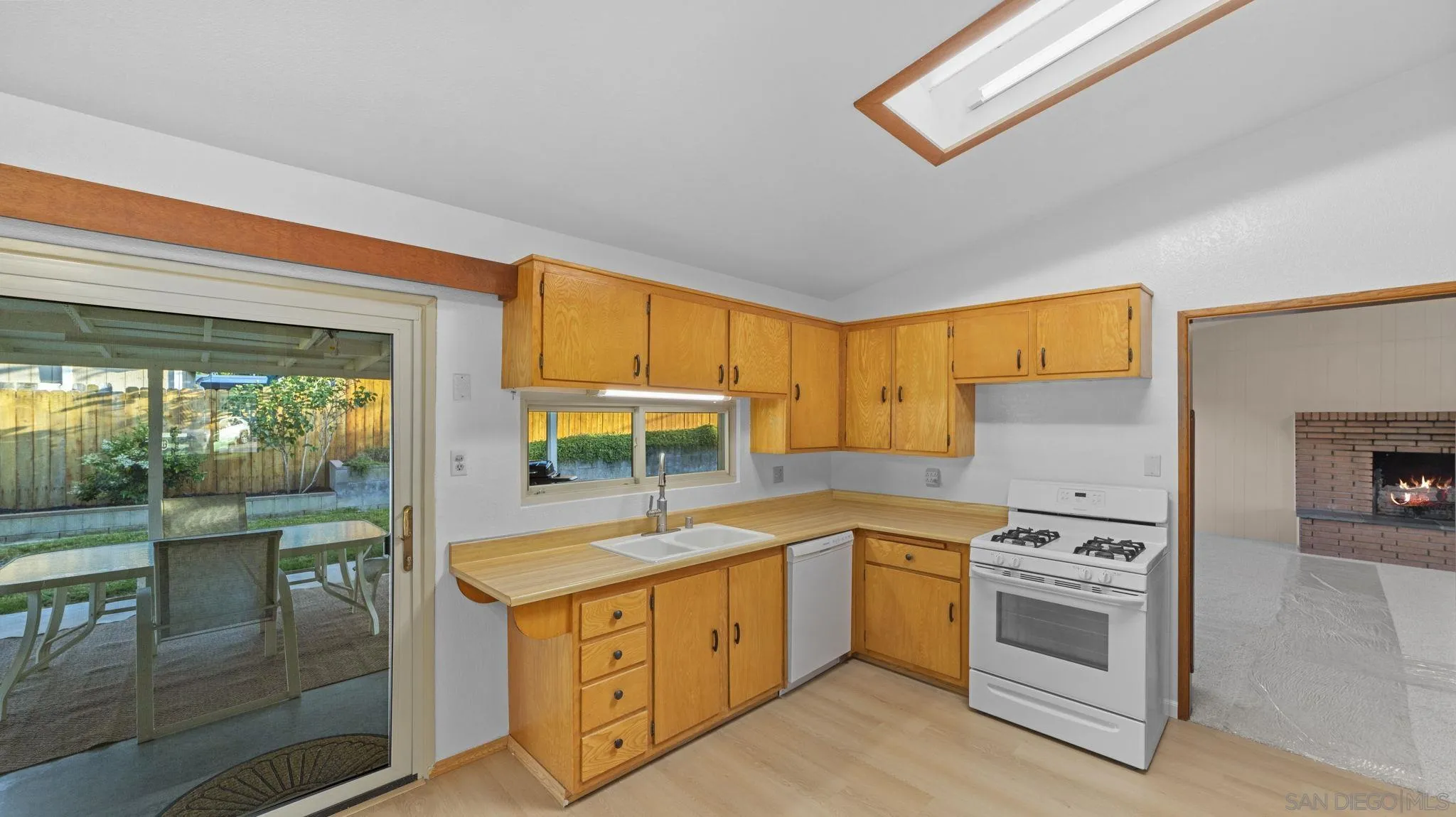 https://cdn.realtyfeed.com/cdn/127/260012606/b0849df18776d5e0773a59779dc24b75.webp