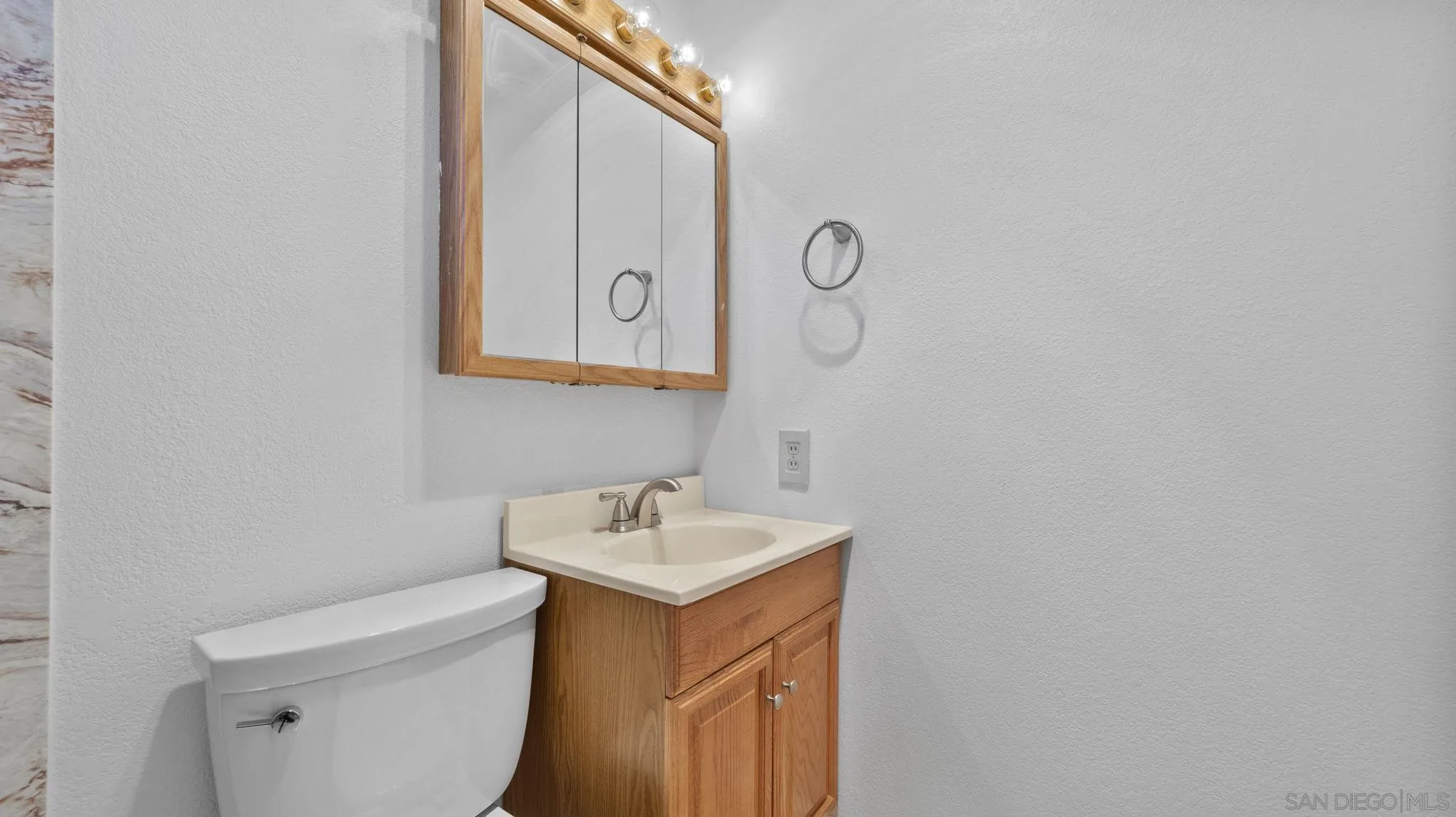 https://cdn.realtyfeed.com/cdn/127/260012606/c919a49cdce33b95b2097a77baffea0d.webp
