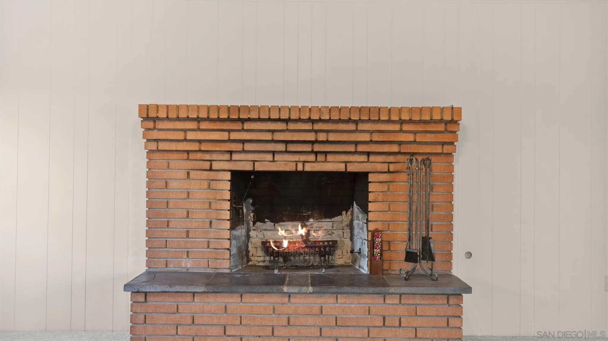 https://cdn.realtyfeed.com/cdn/127/260012606/ed4e442e6588b7f622f04694cc8267b9.webp