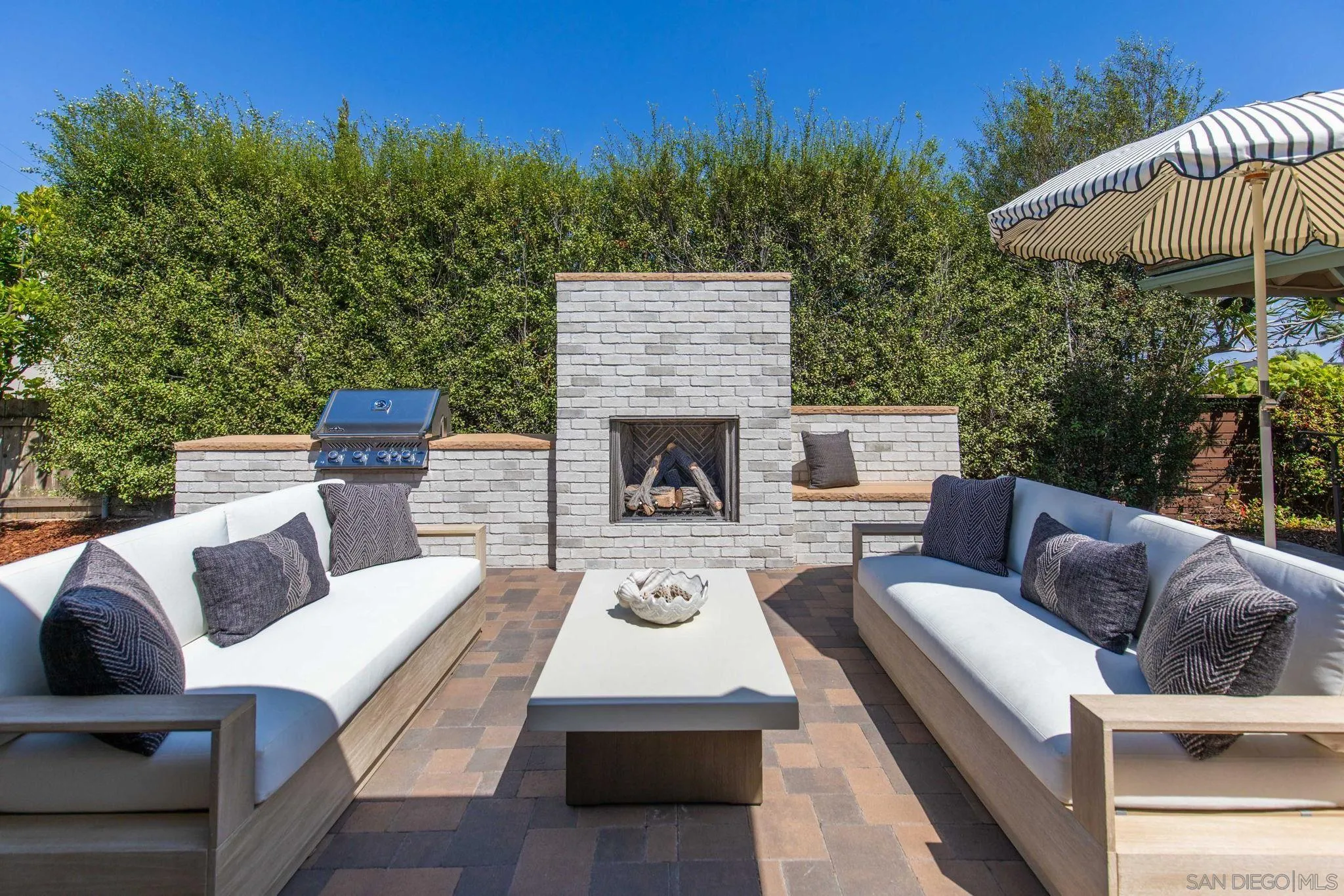 https://cdn.realtyfeed.com/cdn/127/260012619/6e8d3f91eb0bf6e279f52a4f8fb3dc4f.webp