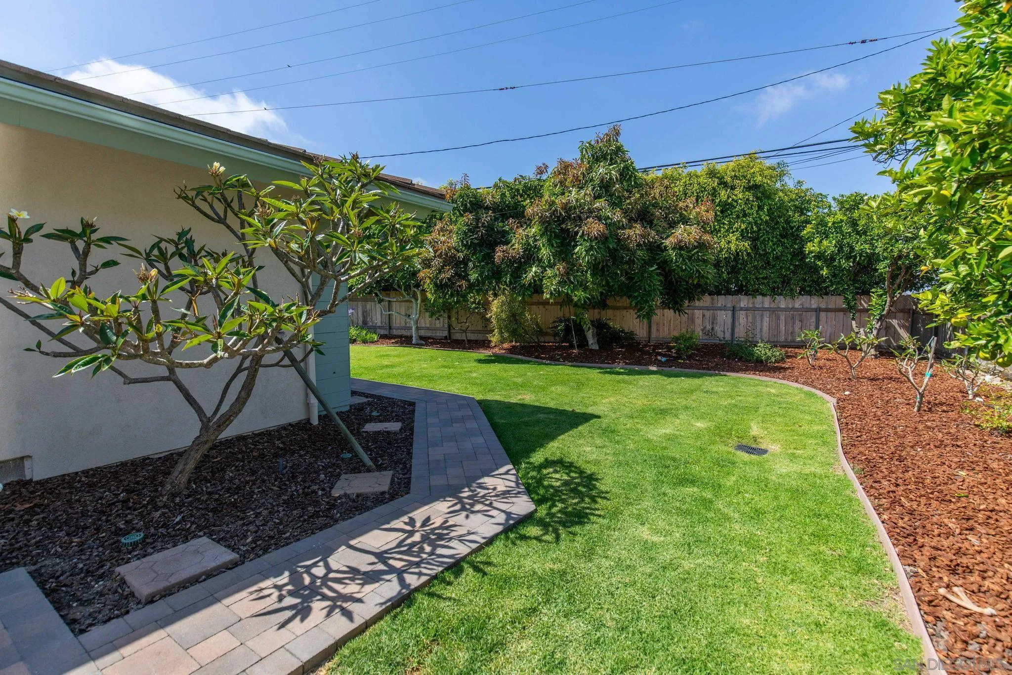 https://cdn.realtyfeed.com/cdn/127/260012619/7f3e8272e50c3b1578356766c12eb760.webp