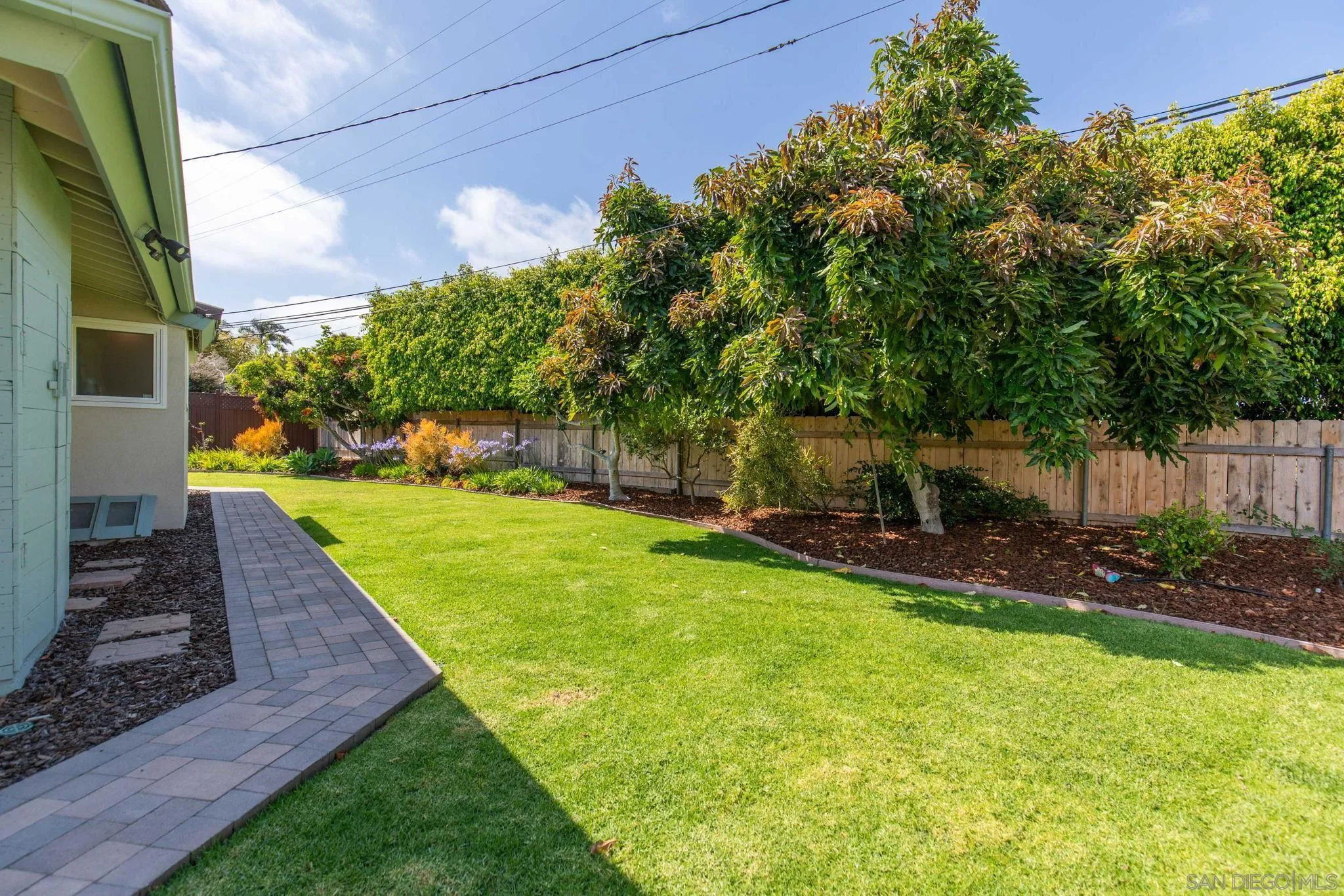 https://cdn.realtyfeed.com/cdn/127/260012619/d8cf1043c5efd9c5787fd150af05a89a.webp