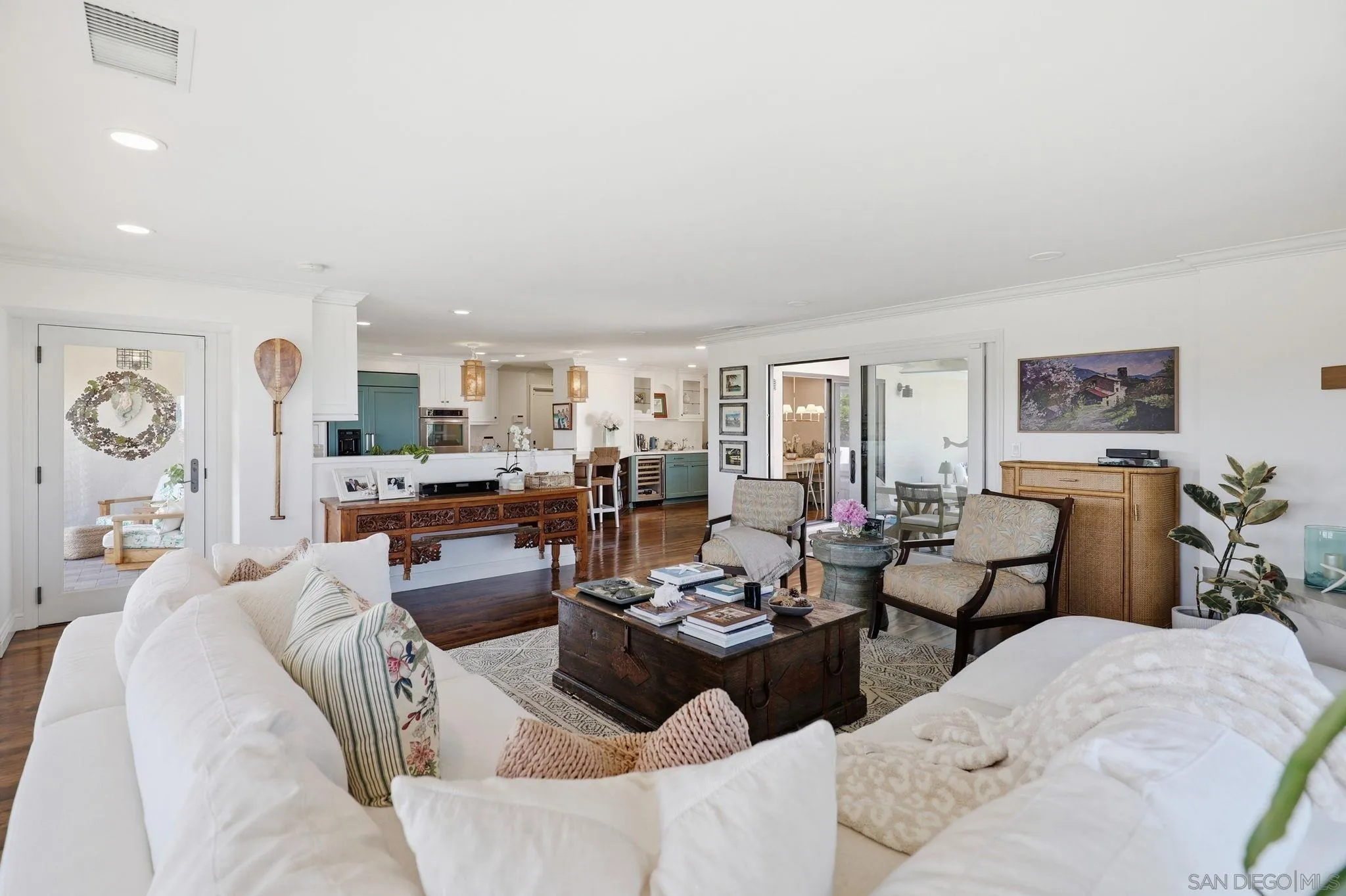 https://cdn.realtyfeed.com/cdn/127/260012619/f7f2fe95d7364a816f66ab89dc8a13eb.webp