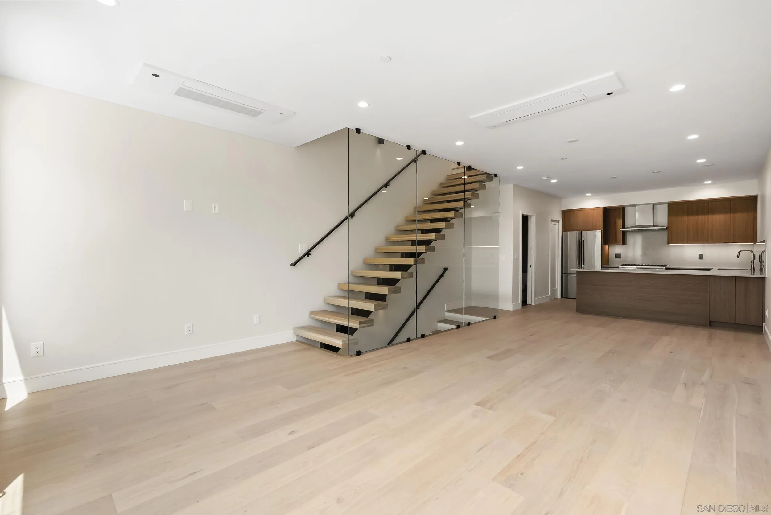 Photo #11: 260012622 Listing: Photo #11