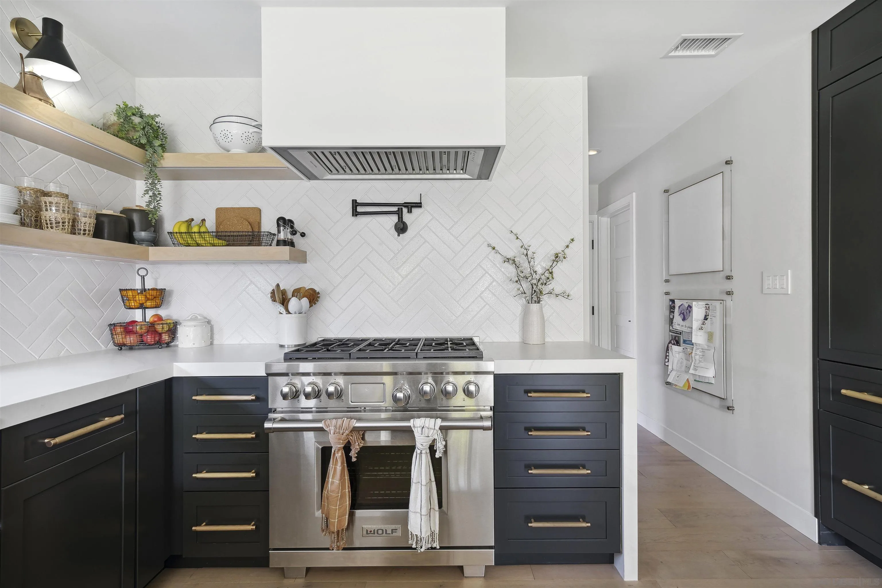 https://cdn.realtyfeed.com/cdn/127/260012632/290dd96a5a0d25e9a47bc1348f159594.webp